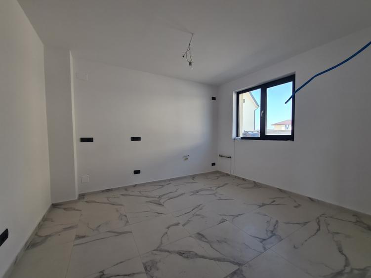 Duplex cu 4 camere cu Teren 230 Mp în Odăi
