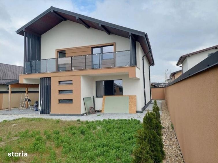 Casă cu 4 camere în Albești
