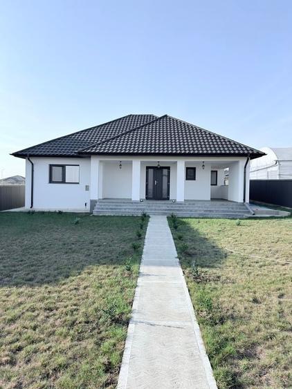 Casă individuală cu 4 camere cu Teren 700 Mp în Central