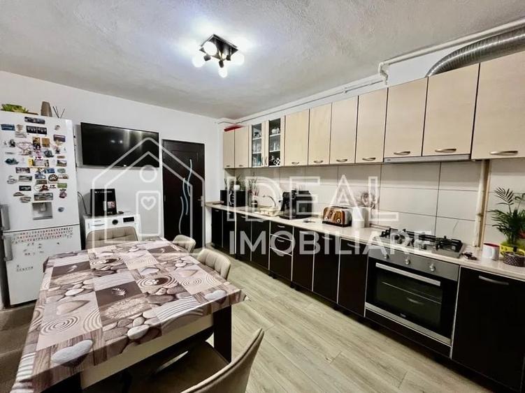 Apartament cu 3 camere decomandat în Vasile Aaron