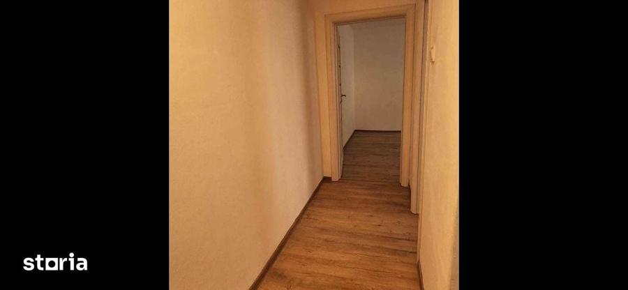 Apartament cu 2 camere decomandat în Tractorul