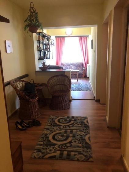 Apartament cu 3 camere semidecomandat, mobilat în Silva