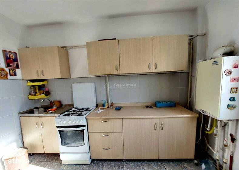 Apartament cu 3 camere decomandat în Piața