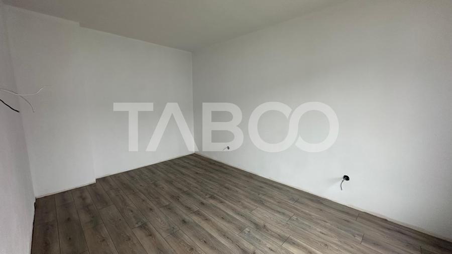 Apartament cu 3 camere decomandat în Turnișor