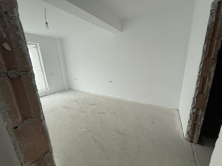 Apartament cu 4 camere decomandat în Theodor Pallady