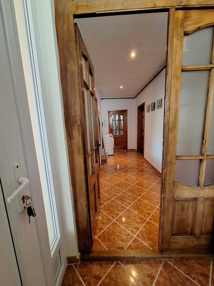 Casă cu 3 camere decomandat în Sud