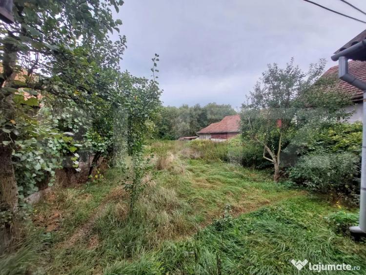 Casă cu 3 camere cu Teren 1500 Mp în Cornești