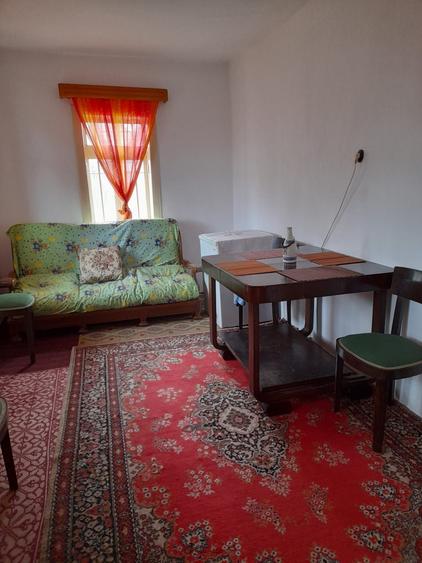 Casă cu 3 camere în Central
