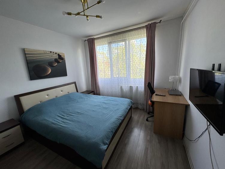Apartament cu 2 camere semidecomandat, mobilat în Micro 16