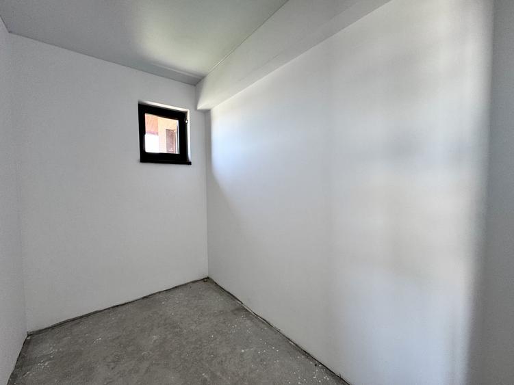 Duplex cu 4 camere cu Canalizare în Domnești