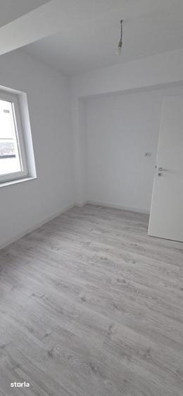 Apartament cu 3 camere decomandat în Calea București