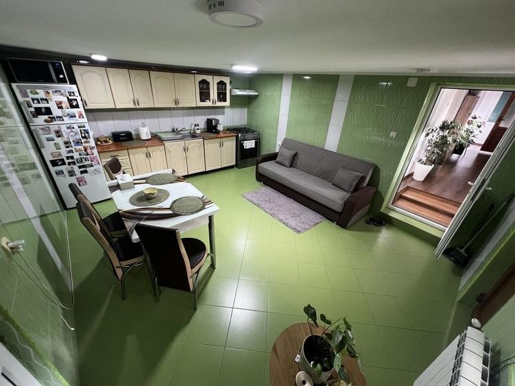 Casă cu 4 camere în Central