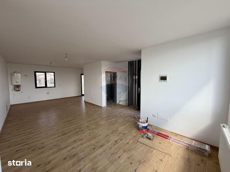 Casă cu 3 camere cu Teren 400 Mp în Golești