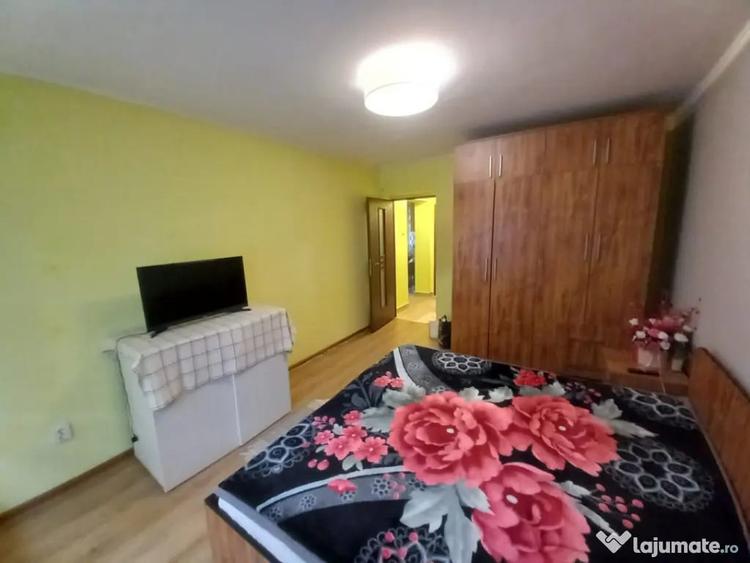 Apartament cu 3 camere decomandat în Săsar