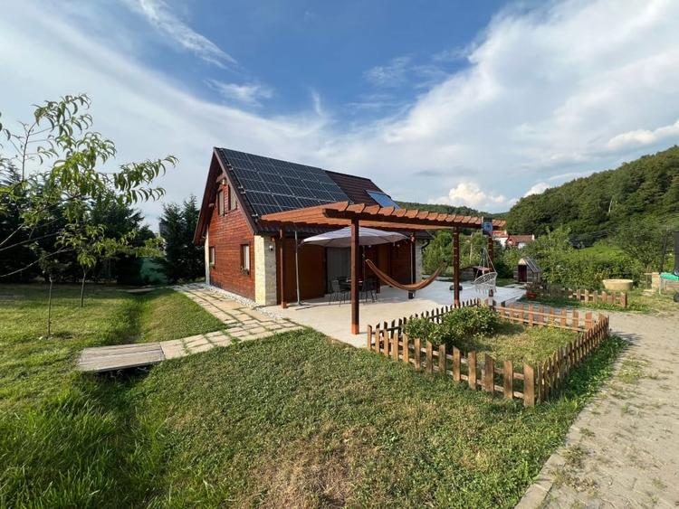 Casă individuală cu 5 camere cu Teren 1200 Mp în Sălicea