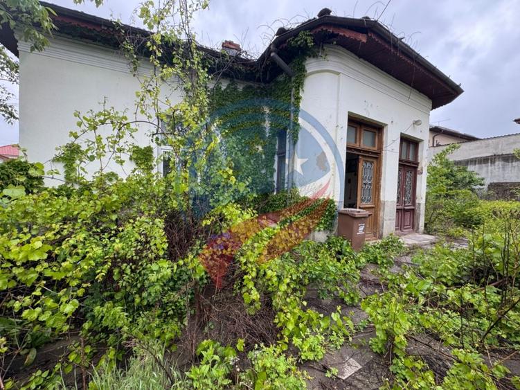 Casă individuală cu 6 camere cu Canalizare în Central