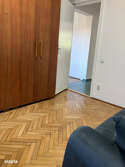 Apartament cu 3 camere semidecomandat în Tei