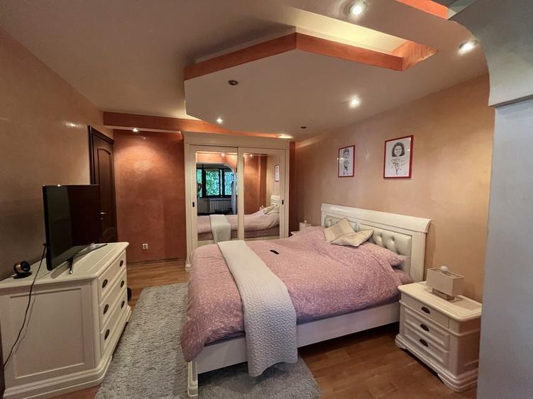 Apartament cu 3 camere decomandat în Palat