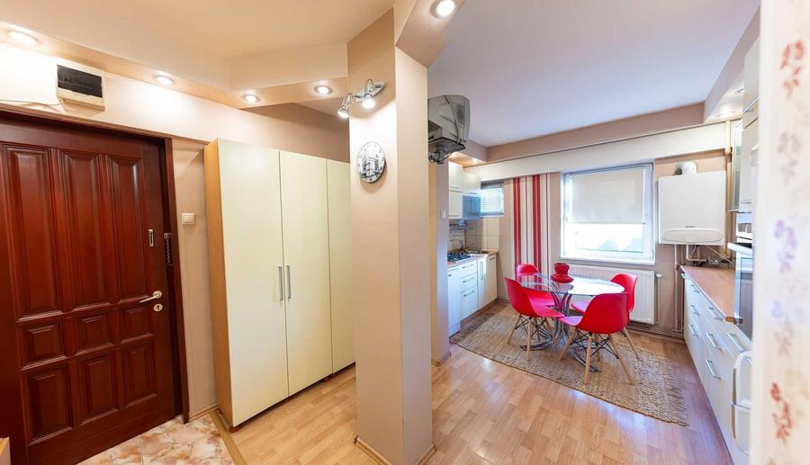 Apartament cu 2 camere decomandat în Central