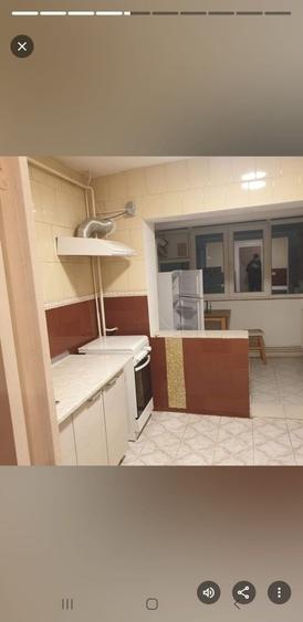Ofer la inchiriere langa UMF apartament patru camere, doua bai, bucatarie, 90mp pe Indepententei, nr.6 bloc R2, etaj3 - 3