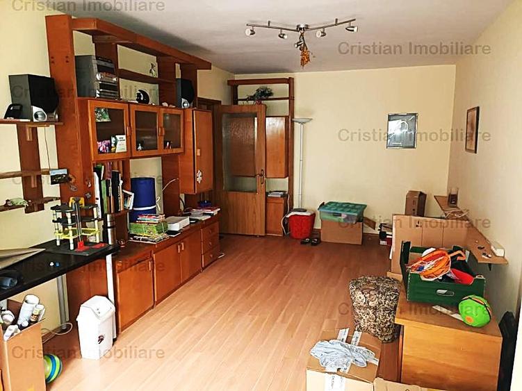 Apartament cu 3 camere decomandat în Viziru 3