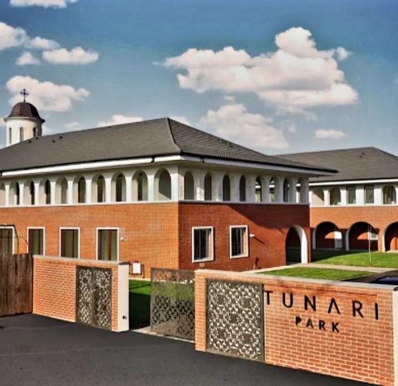 Apartament cu 4 camere, mobilat în Tunari