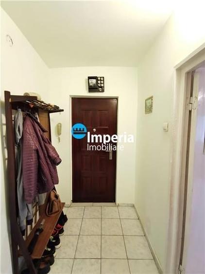 Apartament cu 4 camere decomandat în Canta