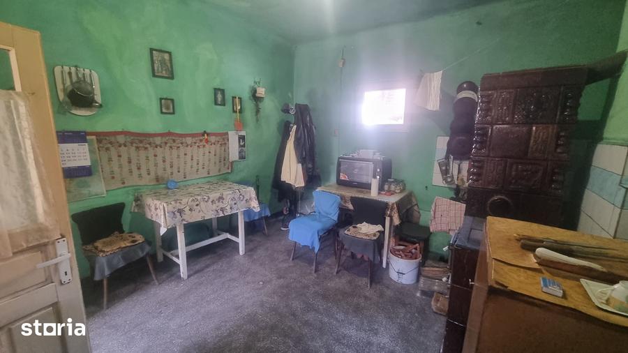 Casă cu 5 camere cu Teren 7928 Mp în Central