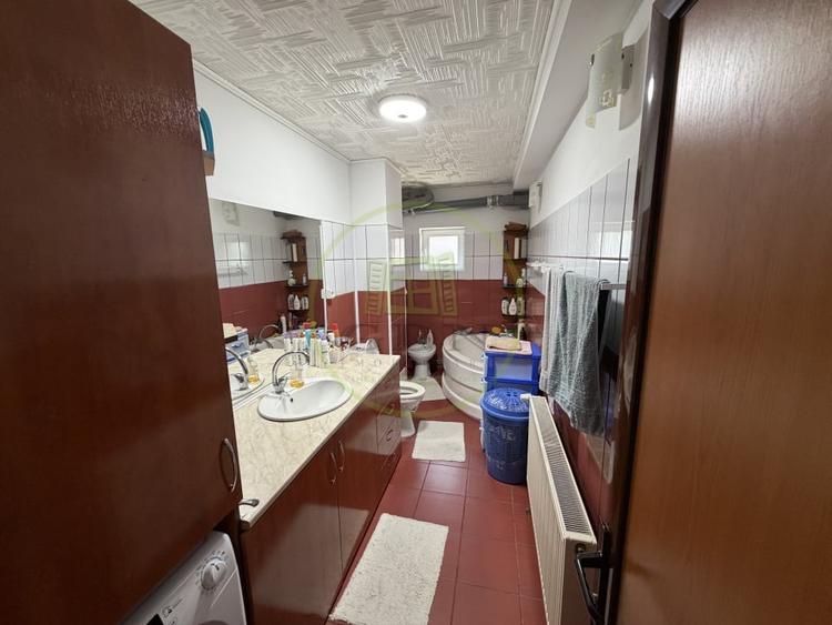 Casă individuală cu 4 camere cu Garaj în Nord