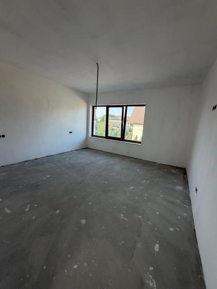 Casă individuală cu 5 camere cu Garaj în Cetate