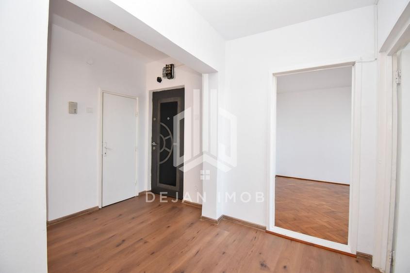 Apartament cu 3 camere decomandat în Simeria