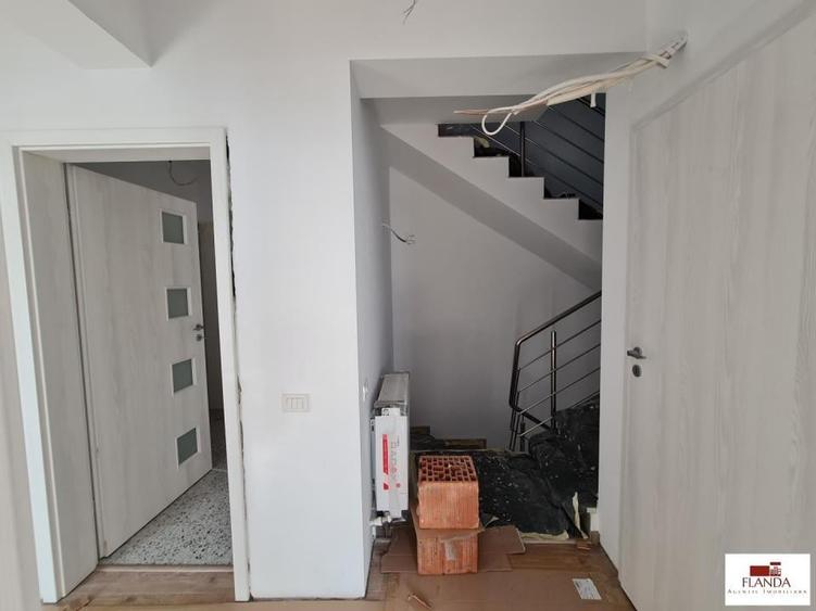 Casă cu 5 camere cu Canalizare în Chiajna