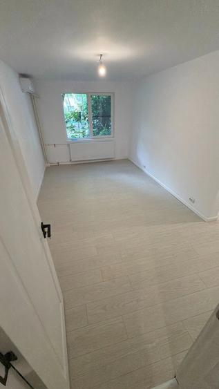 Apartament cu 2 camere decomandat în 1 Decembrie