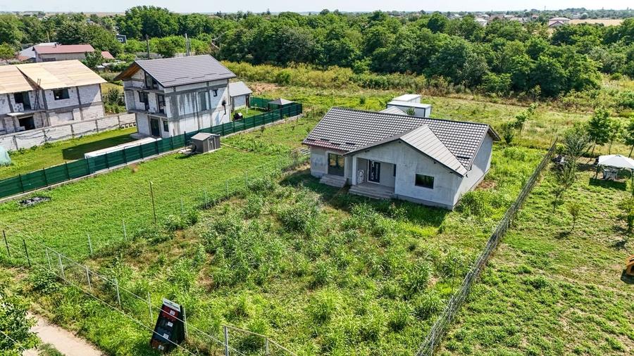 Casă individuală cu 4 camere cu Teren 1007 Mp în Sud