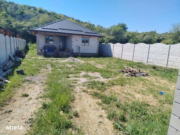 Casă cu 4 camere cu Teren 355 Mp în Bucovăț