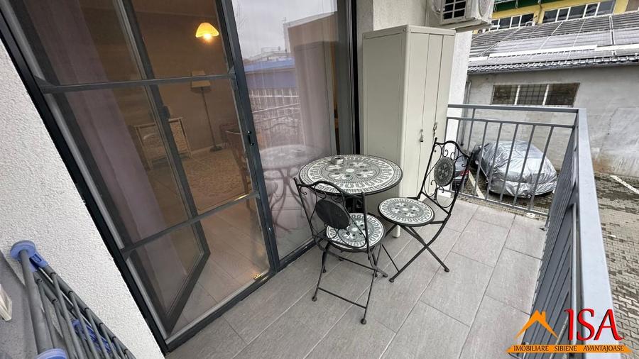 Apartament cu 3 camere decomandat, mobilat în Central