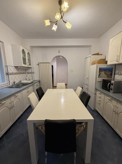 Casă individuală cu 5 camere cu Canalizare în Domenii