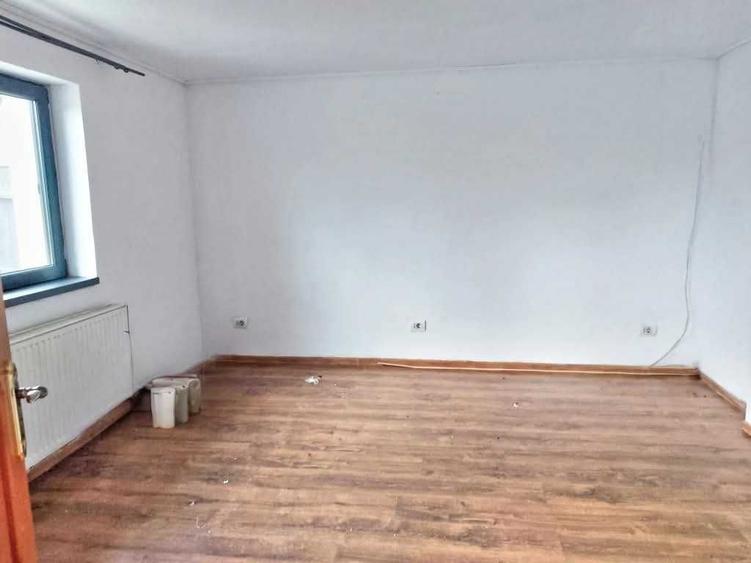 Casă cu 2 camere cu Teren 500 Mp în Gara Veche
