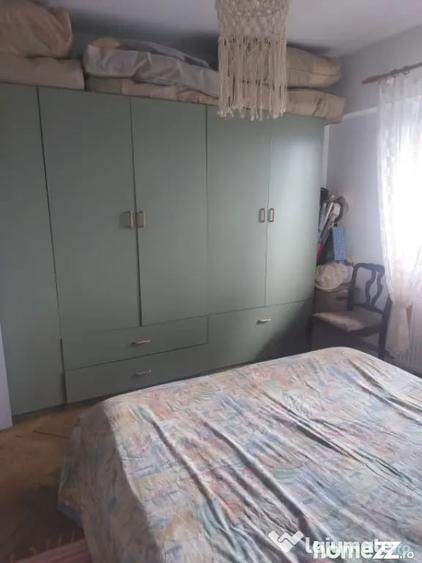 Apartament cu 3 camere decomandat în Sărari