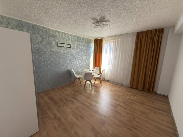 Apartament cu 4 camere semidecomandat, mobilat în Central