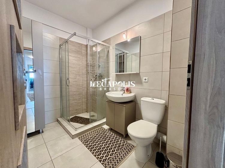 Apartament cu 3 camere decomandat în Tractorul