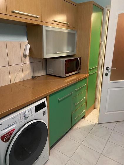 Apartament cu 3 camere semidecomandat, mobilat în Gara