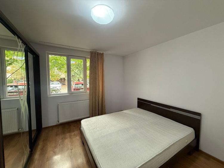 Apartament cu 2 camere decomandat, mobilat în Central