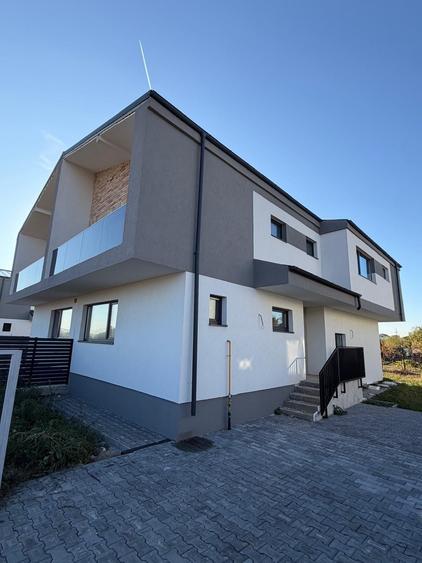 Casă cu 4 camere în Exterior Vest