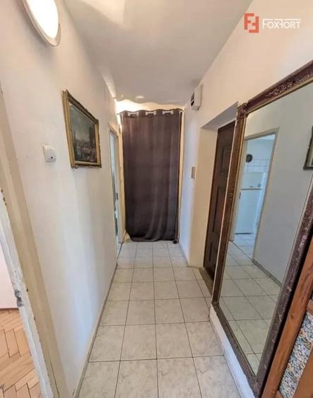 Garsonieră decomandată în Lunei