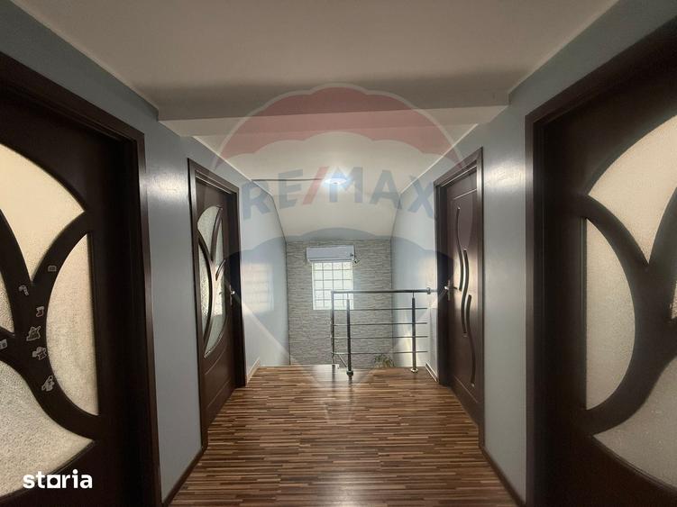 Casă cu 5 camere cu Teren 336 Mp în Șimnicu de Sus