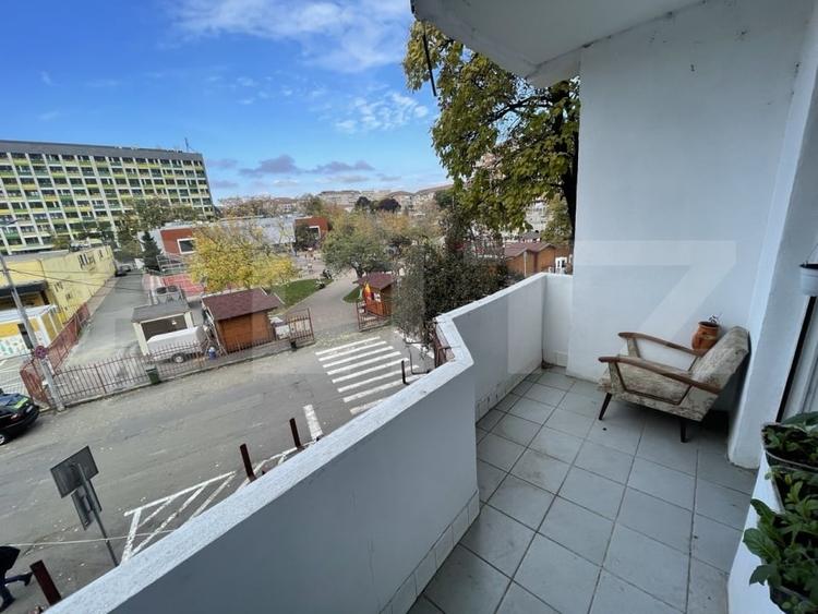 Apartament cu 3 camere decomandat, mobilat în Rogerius