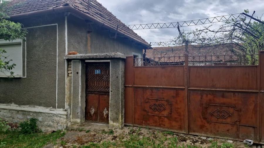 Casă cu 2 camere cu Teren 4561 Mp în Hidiș