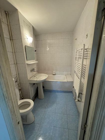 Ofer spre inchiriere apartament cu 2 camere,Craiova bloc M,zona 1 Mai - 6