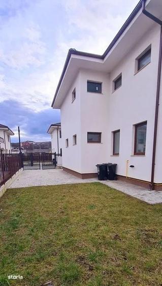 Casă cu 4 camere cu Teren 400 Mp în Dezmir
